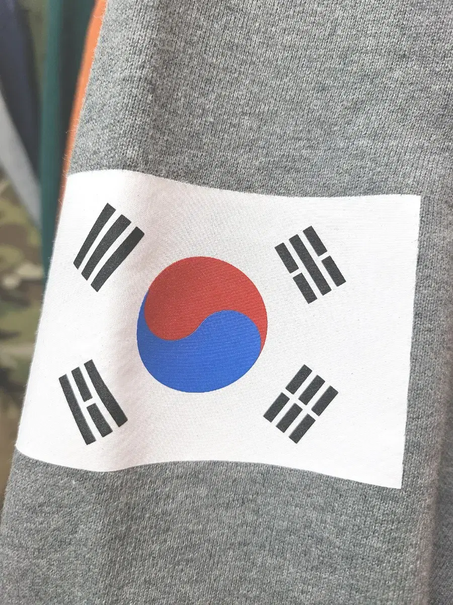 mountain athletics 노스페이스 flag 맨투맨